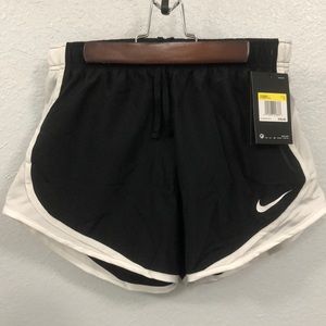 NWT NIKE WOMENS DRY TEMPO SHORT